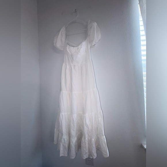 White Flowy Sweetheart Neck Puff Sleeve Dress - Picture 5 of 14